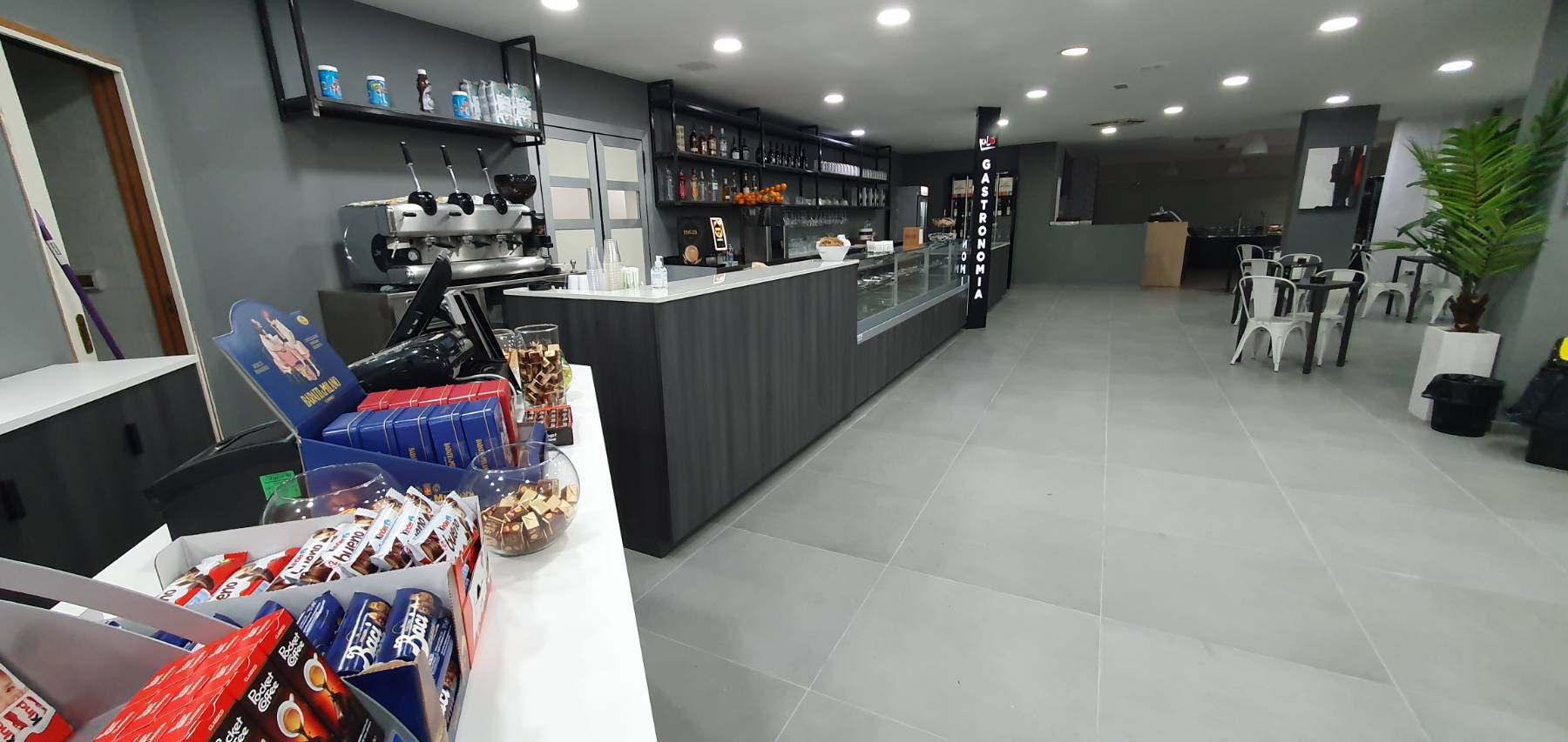 Progetti-TecnaArredamenti-Elegant-Cafe-1